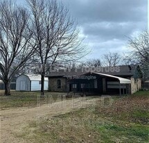 11991 Maple St in Terrell, TX - Building Photo