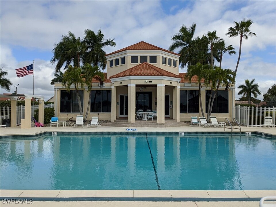 7737 Jewel Ln in Naples, FL - Foto de edificio