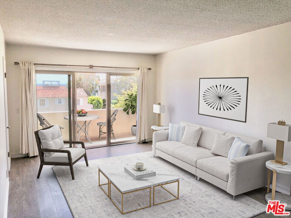 22351 Pacific Coast Hwy in Malibu, CA - Building Photo