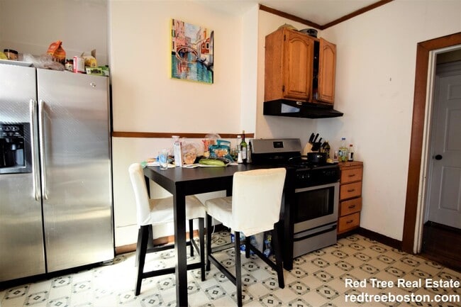 16 Dighton St, Unit 2 in Boston, MA - Foto de edificio - Building Photo