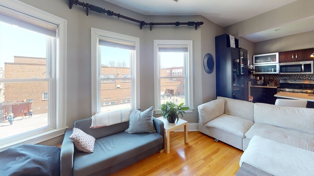 735 E 3rd St in Boston, MA - Building Photo