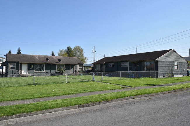 215-225 Cypress St in Longview, WA - Building Photo - Building Photo