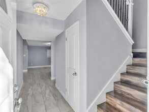 7044 S Dairy Ashford Rd in Houston, TX - Building Photo - Building Photo