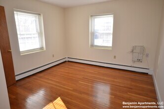339 Massachusetts Ave, Unit 10 in Arlington, MA - Building Photo - Building Photo