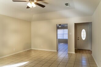 2402 Lazy Ridge Dr in Killeen, TX - Foto de edificio - Building Photo