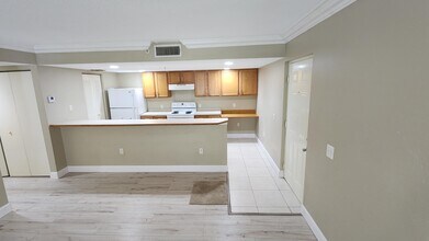 9905 Westwood Dr in Tamarac, FL - Building Photo - Building Photo
