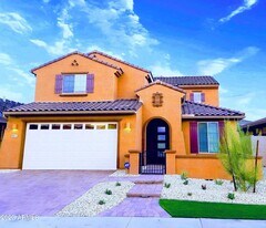 9013 W Marshall Ave in Glendale, AZ - Building Photo