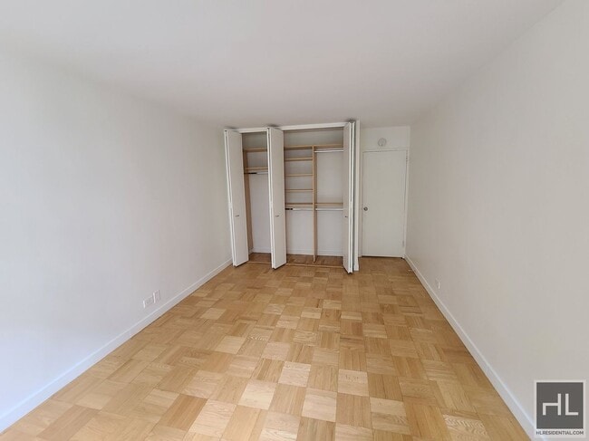 EAST 49 STREET in New York, NY - Building Photo - Building Photo