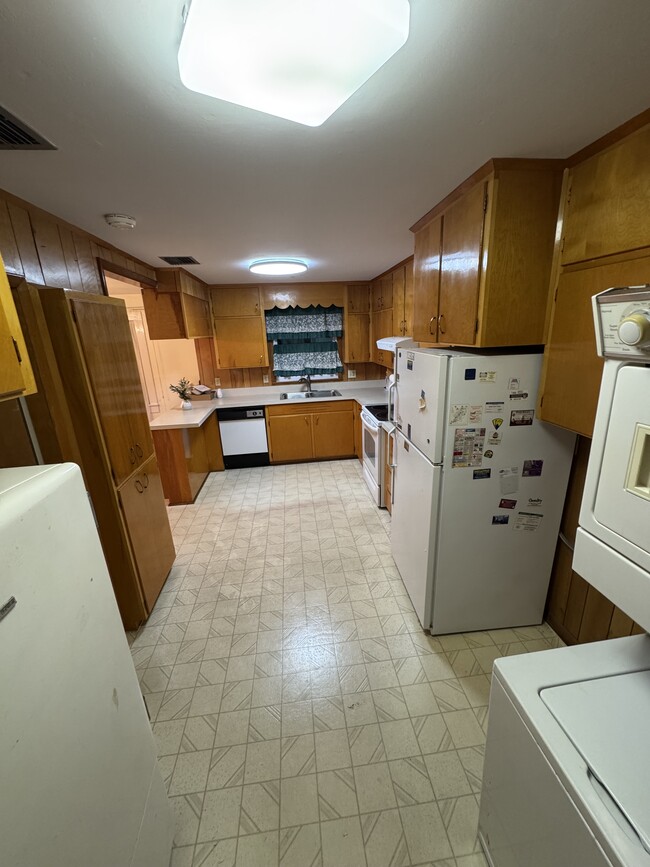 225 E Walnut St in Avon Park, FL - Building Photo - Building Photo