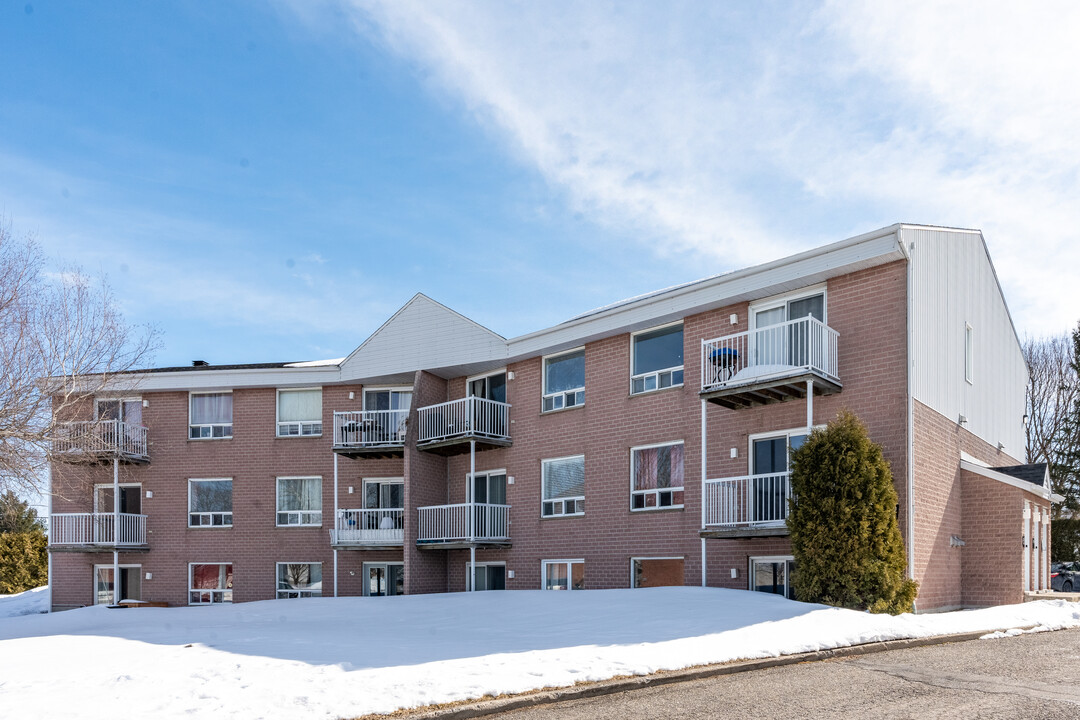 190 Du Carrefour St in Lévis, QC - Building Photo