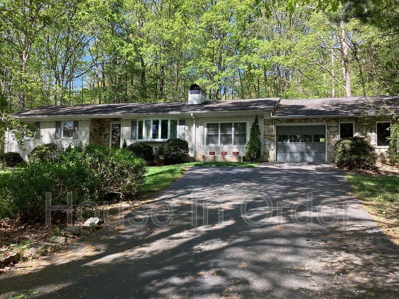 24 Glen Cove Rd in Arden, NC - Building Photo