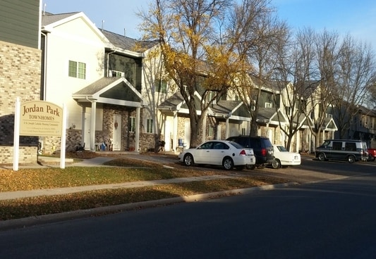 Jordan Park in Aberdeen, SD - Foto de edificio