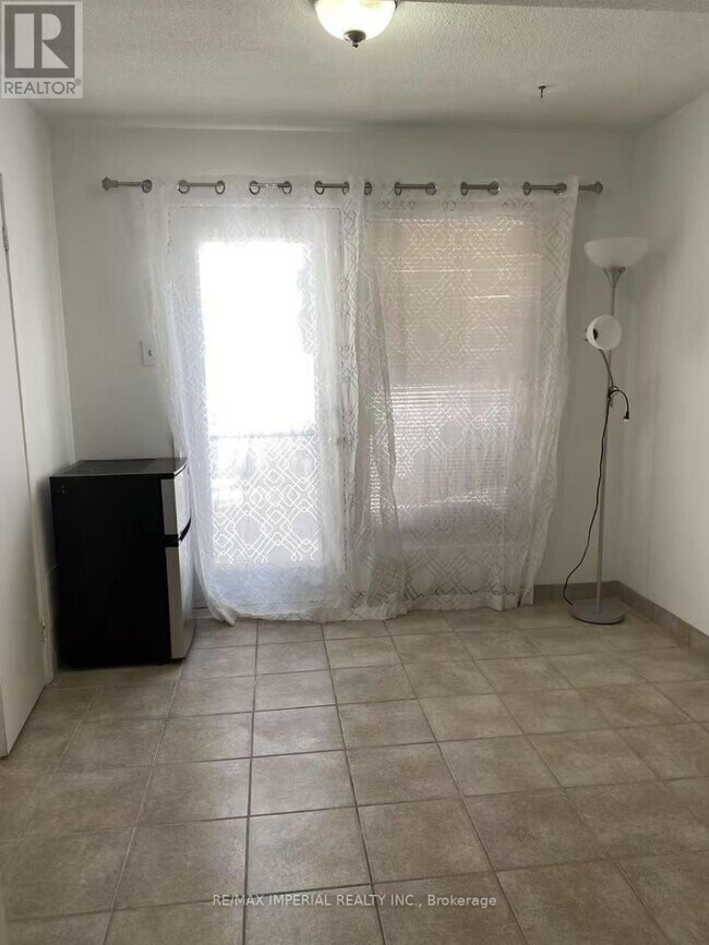 34 Corvus Starway in Toronto, ON - Building Photo - Building Photo