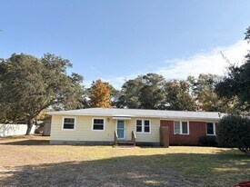 404 Norton St in Oak Island, NC - Building Photo