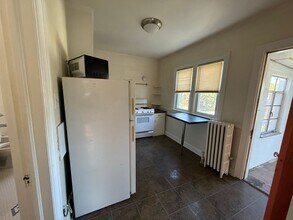 884 Beaconsfield Ave in Grosse Pointe Park, MI - Building Photo - Building Photo