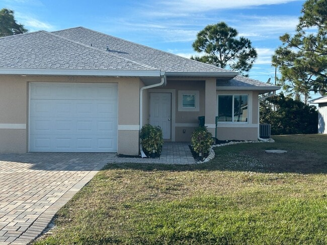8495 Dinnano St in Port Charlotte, FL - Building Photo - Building Photo
