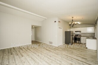 12335 La Barca Dr in San Antonio, TX - Building Photo - Building Photo