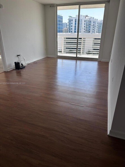 18800 NE 29th Ave, Unit 808 in Aventura, FL - Building Photo - Building Photo