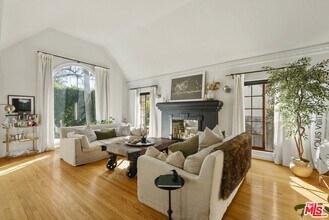 105 S La Jolla Ave in Los Angeles, CA - Building Photo - Building Photo