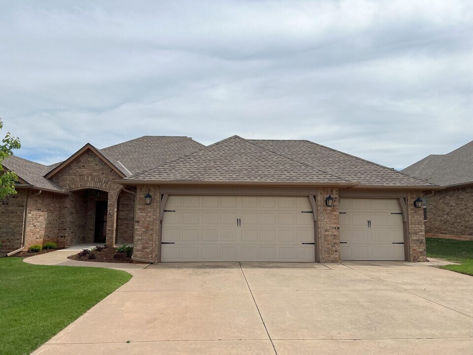 2612 SE 11th St in Moore, OK - Building Photo