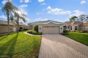 8625 Gleneagle Way in Naples, FL - Building Photo