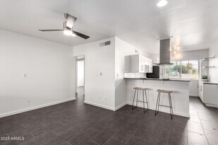 749 E Montebello Ave in Phoenix, AZ - Building Photo