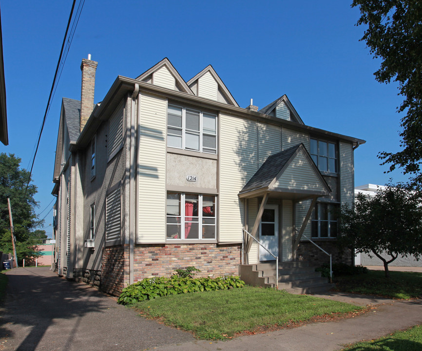 1214 3rd St NE in Minneapolis, MN - Foto de edificio