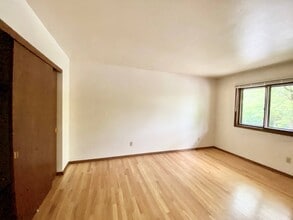 Root River Apartments in Greendale, WI - Building Photo - Building Photo