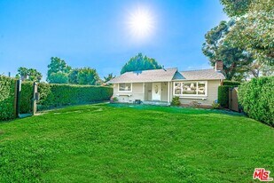 5353 Don Pio Dr in Los Angeles, CA - Building Photo