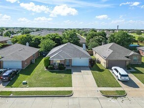 836 Cedar Ridge Ln in Burleson, TX - Building Photo - Building Photo