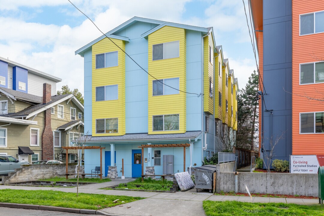4732 20th Ave NE in Seattle, WA - Building Photo