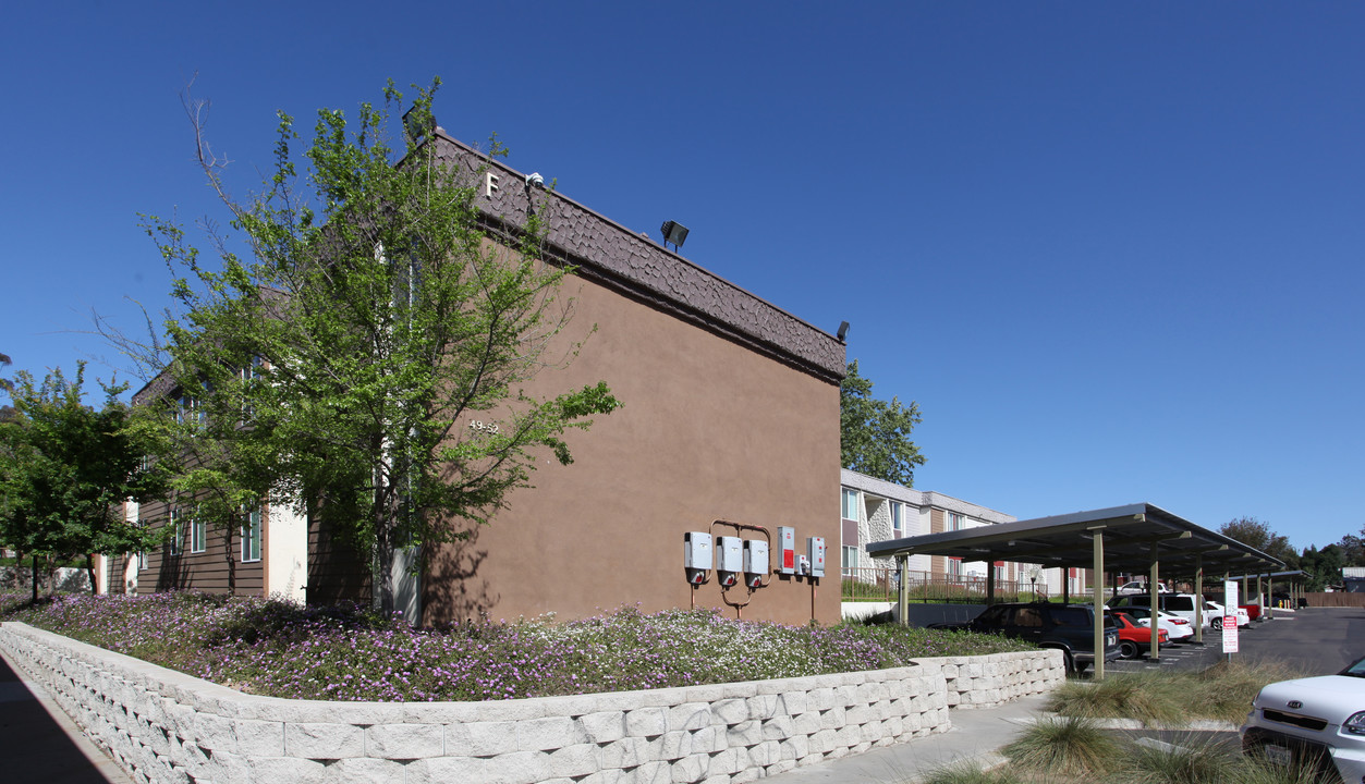 Turnagain Arms in Fallbrook, CA - Building Photo