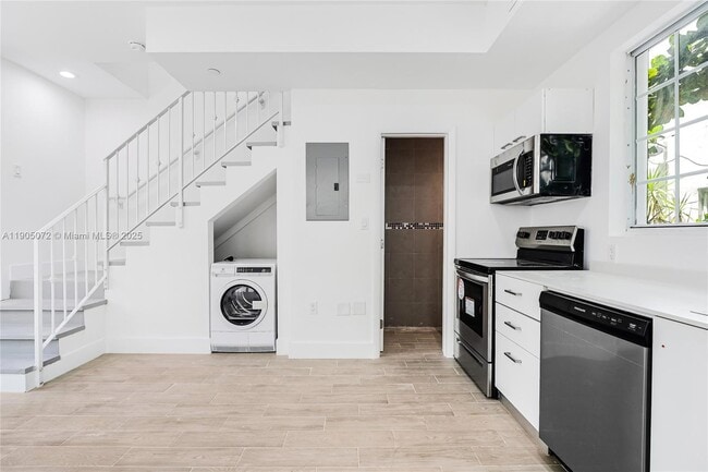 1519 Pennsylvania Ave in Miami Beach, FL - Building Photo - Building Photo