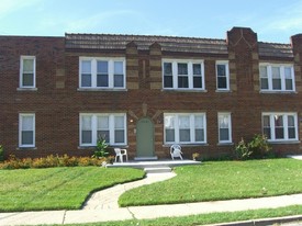 14731 Woodmont Ave Apartamentos