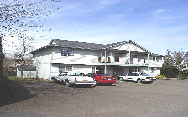 Maple Tree Apartments in Canby, OR - Building Photo