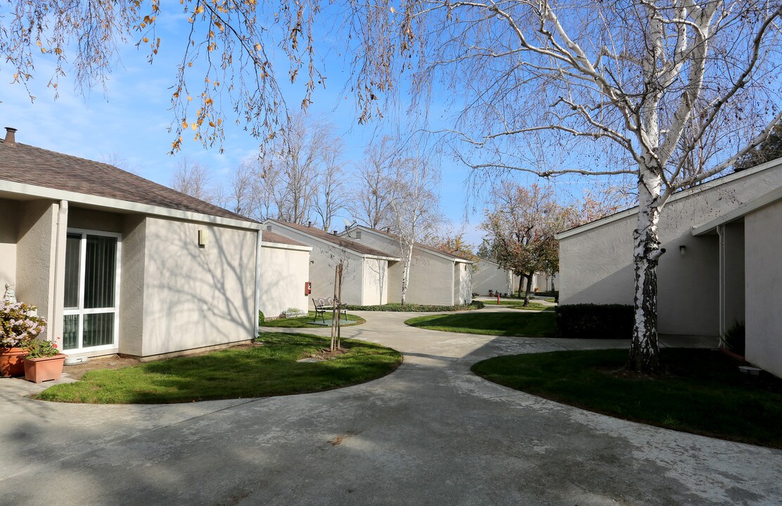 Vineyard Village in Livermore, CA - Foto de edificio