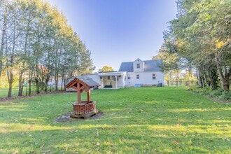 183 Thompson Rd in Manchester, CT - Building Photo - Building Photo