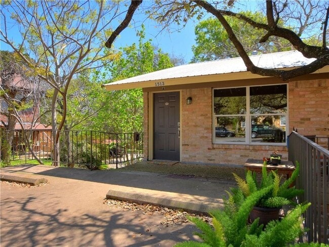 property at 1513 Travis Heights Blvd