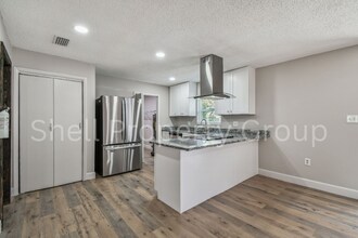 16901 Melba Ln in Lutz, FL - Building Photo - Building Photo