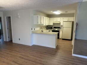 1358 Yorkshire Ln in Woodstock, GA - Building Photo - Building Photo