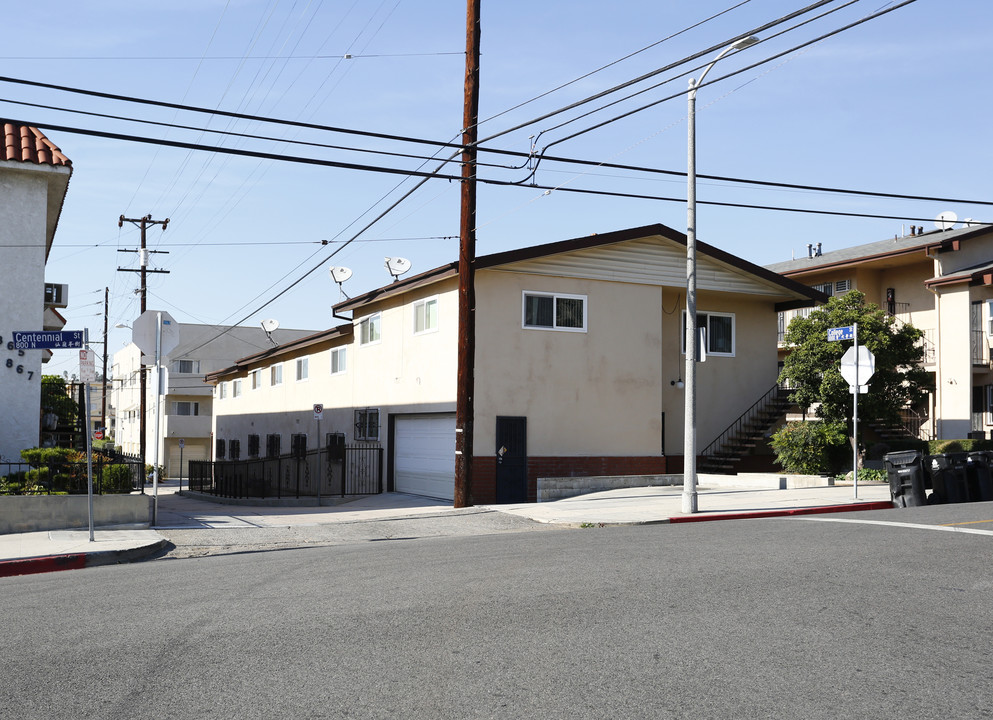 901 Centennial St in Los Angeles, CA - Foto de edificio