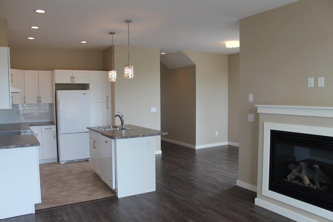 1606-1688 88 Ave in Dawson Creek, BC - Building Photo