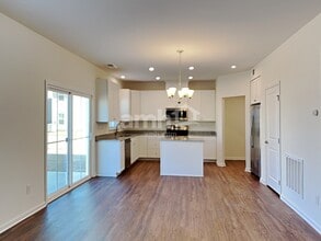 561 Larragan Dr in Denver, NC - Building Photo - Building Photo