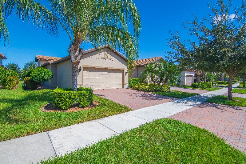 4347 Beauty Leaf Cir in Vero Beach, FL - Foto de edificio