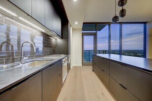 44 East Ave in Austin, TX - Building Photo