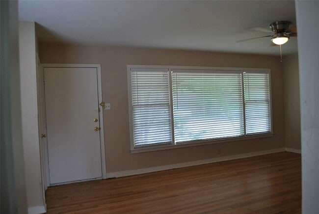 property at 1419 Broadway St