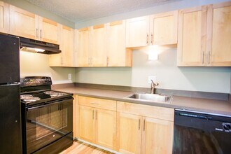 1533 SE Stark St-Unit -1533 in Portland, OR - Building Photo - Building Photo