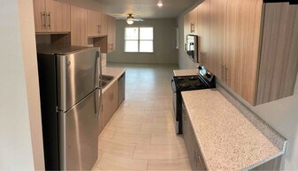 549 Duncan Creek Rd, Unit 101 in Russellville, AL - Building Photo