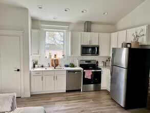 4046 NE Rodney Ave in Portland, OR - Building Photo - Building Photo