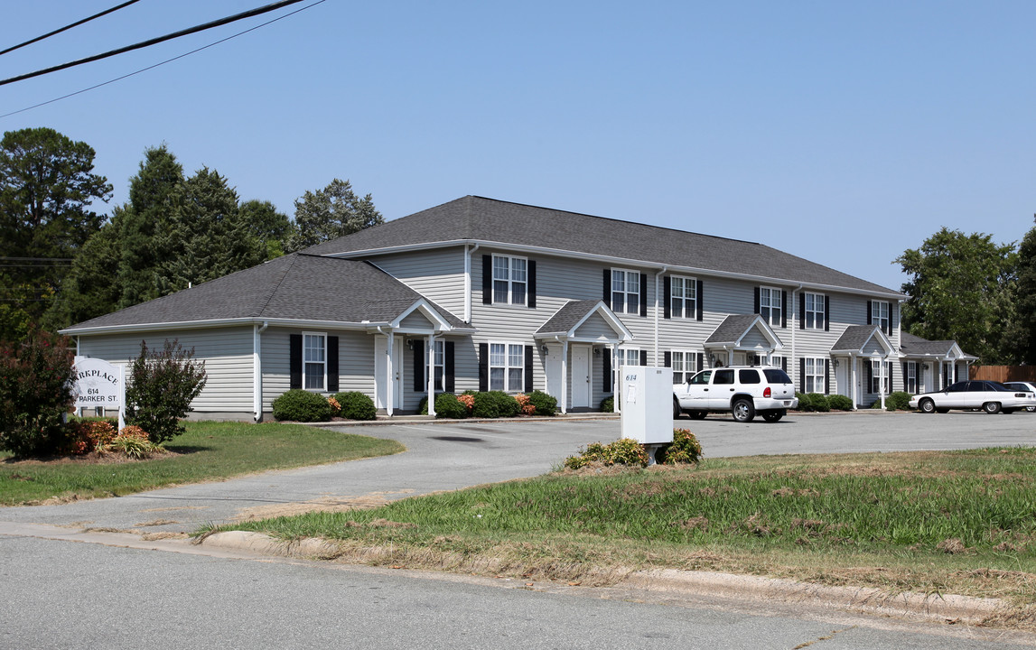 Parkplace Apartments in Graham, NC - Foto de edificio